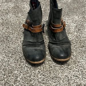Roxy distressed booties